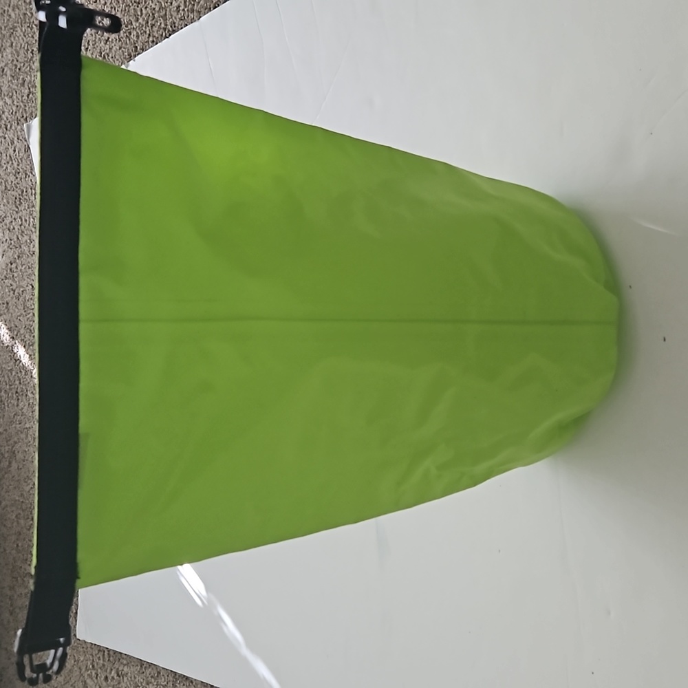 Waterproof dry bag 11x14 when not closed up NEW - Picture 4 of 7